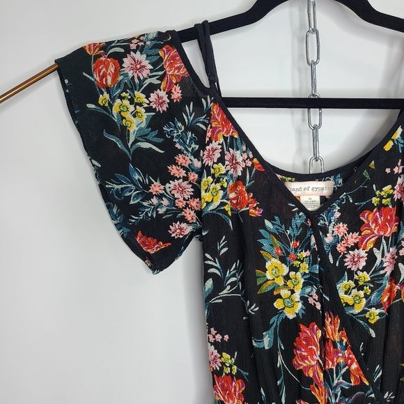 Band Of Gypsies Short Sleeve Top Shorts Scoop Romper Floral Black Red X-Small - Picture 3 of 12